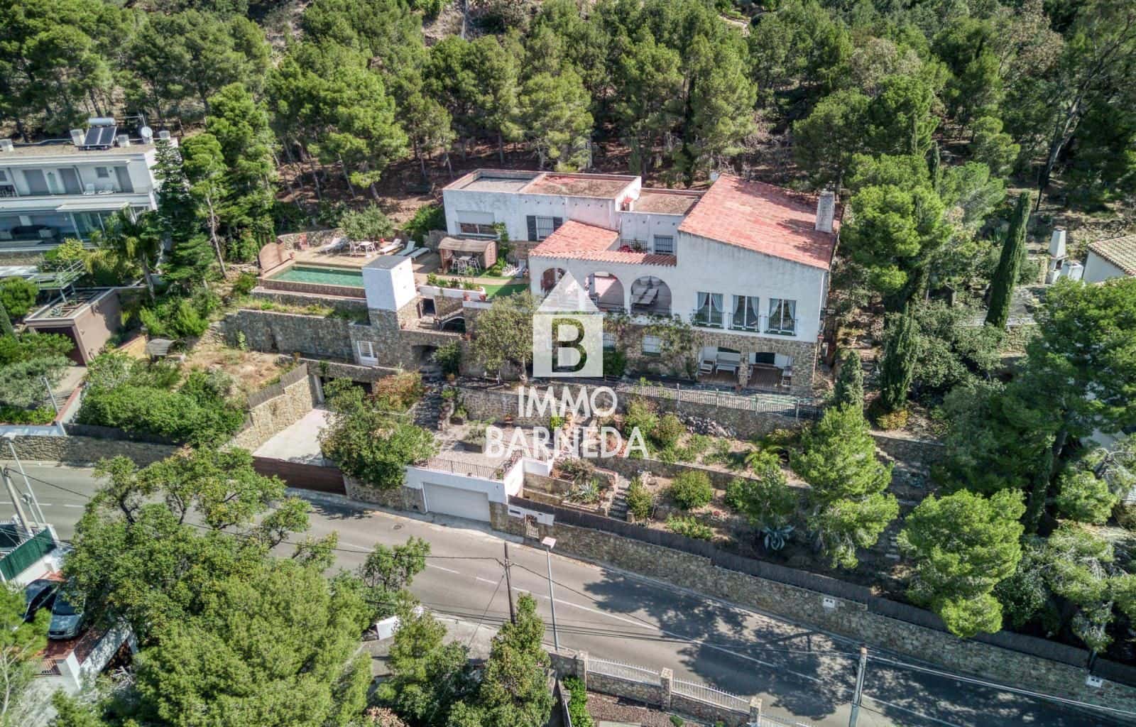 6 bedroom Villa for sale in Roses with pool garage - € 2,490,000 (Ref: 9002622)