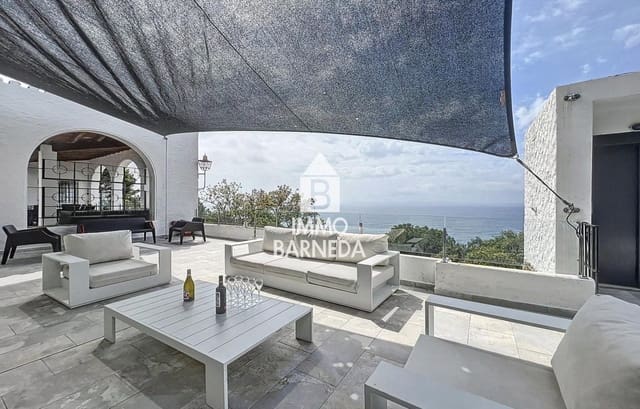 6 bedroom Villa for sale in Roses with pool garage - € 2,490,000 (Ref: 9002622)