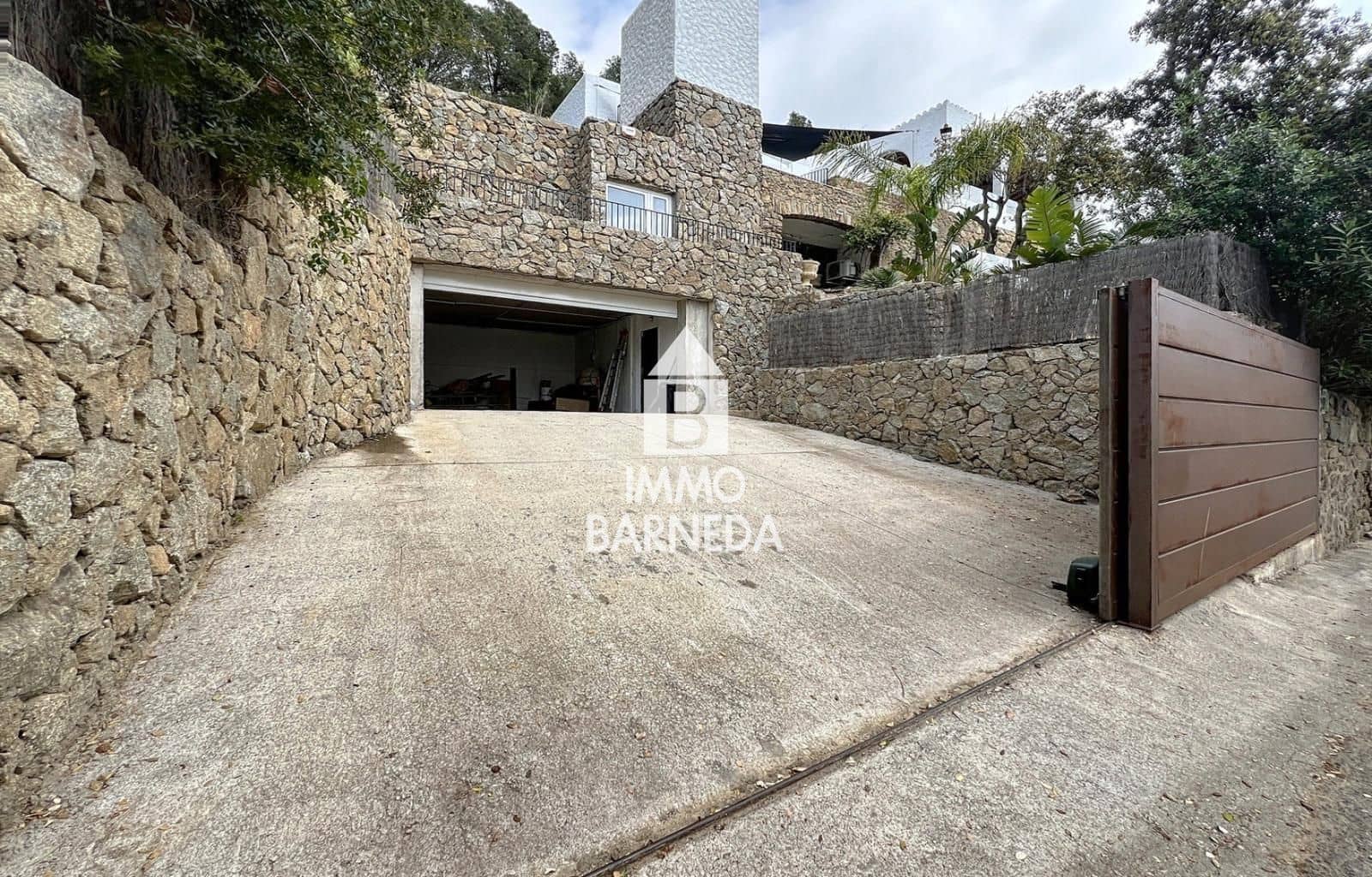 6 bedroom Villa for sale in Roses with pool garage - € 2,490,000 (Ref: 9002622)