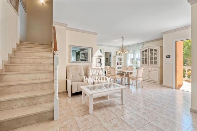 5 chambre Villa/Maison à vendre à Empuriabrava, Castelló d'Empúries avec piscine garage - 465 000 € (Ref: 9003642)