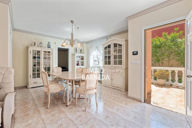 5 chambre Villa/Maison à vendre à Empuriabrava, Castelló d'Empúries avec piscine garage - 465 000 € (Ref: 9003642)