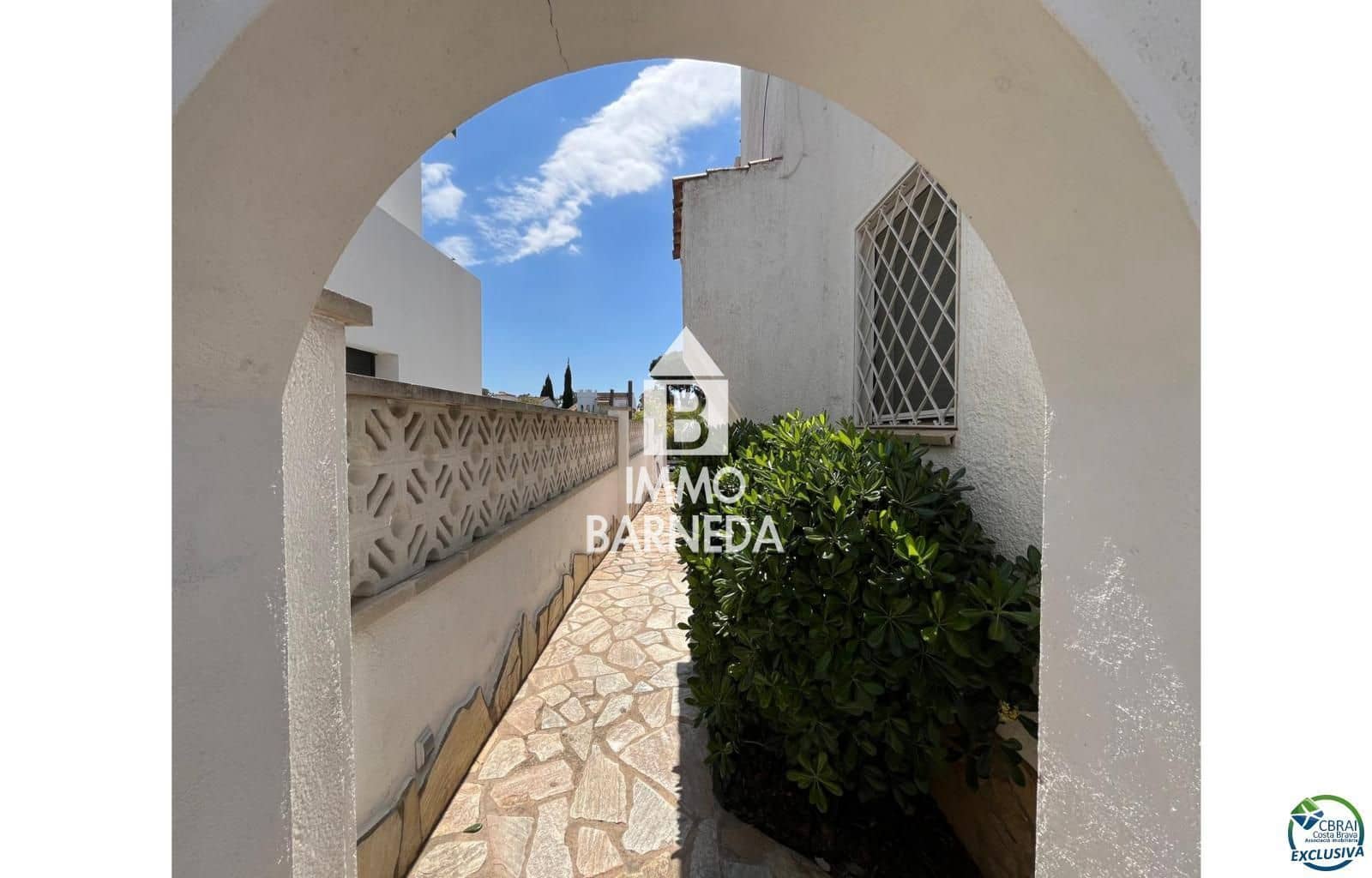 3 slaapkamer Villa te koop in Empuriabrava met zwembad garage - € 795.000 (Ref: 9003643)