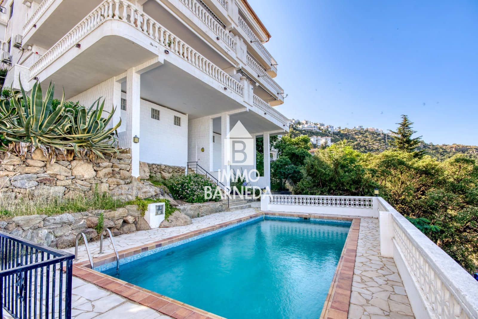 2 bedroom Flat for sale in Roses with pool - € 499,000 (Ref: 9066912)