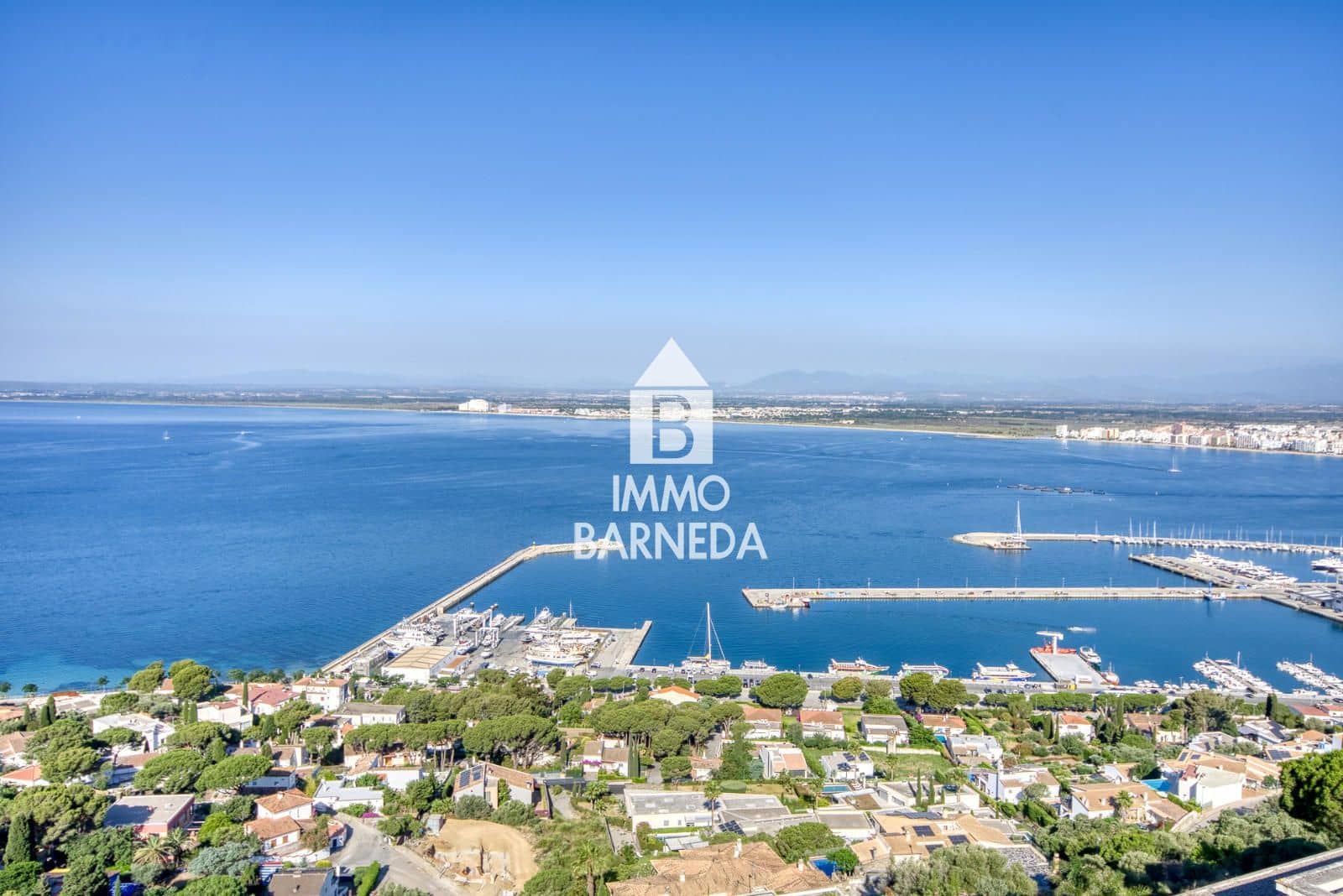 2 bedroom Flat for sale in Roses with pool - € 499,000 (Ref: 9066912)