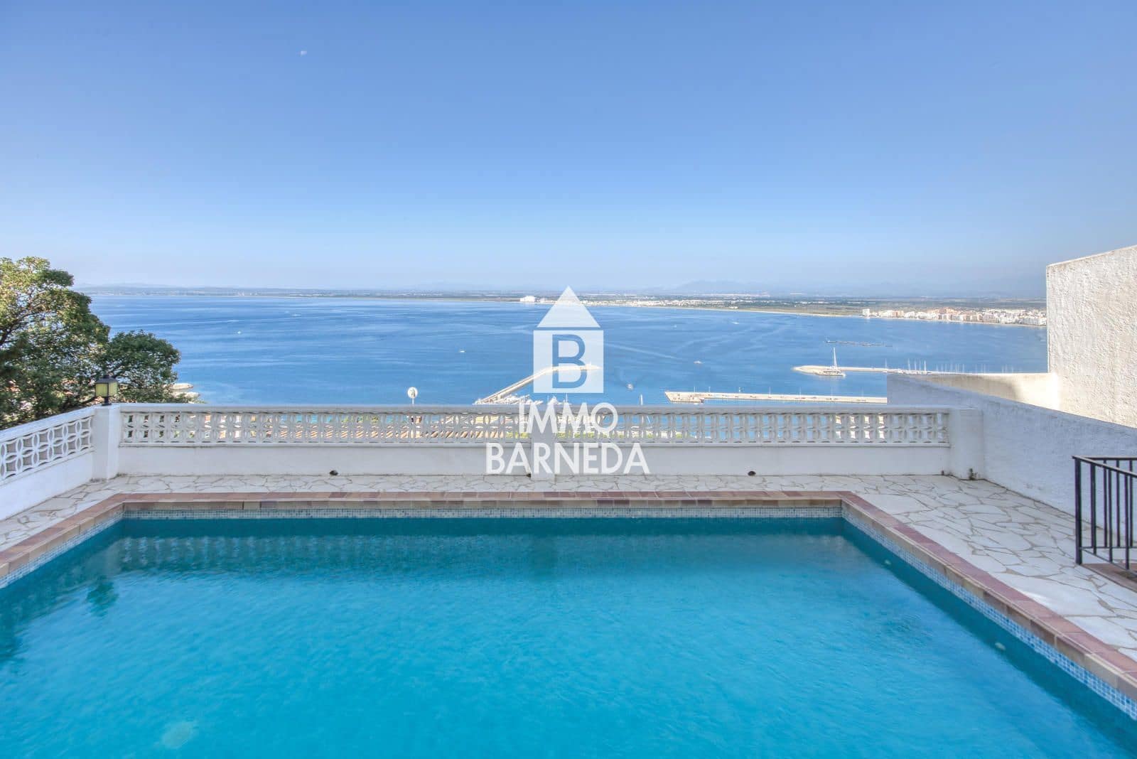 2 bedroom Flat for sale in Roses with pool - € 499,000 (Ref: 9066912)