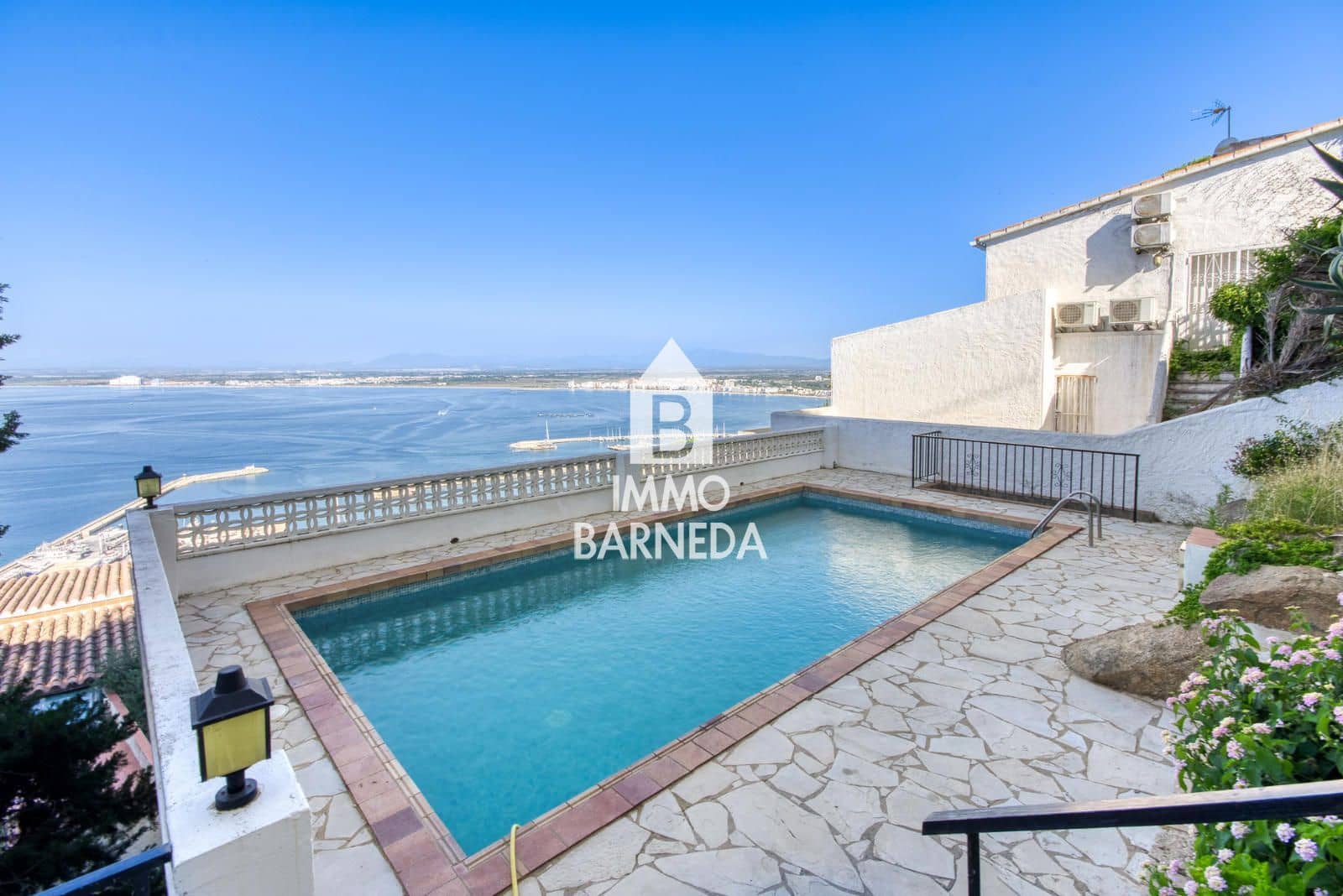 2 bedroom Flat for sale in Roses with pool - € 499,000 (Ref: 9066912)