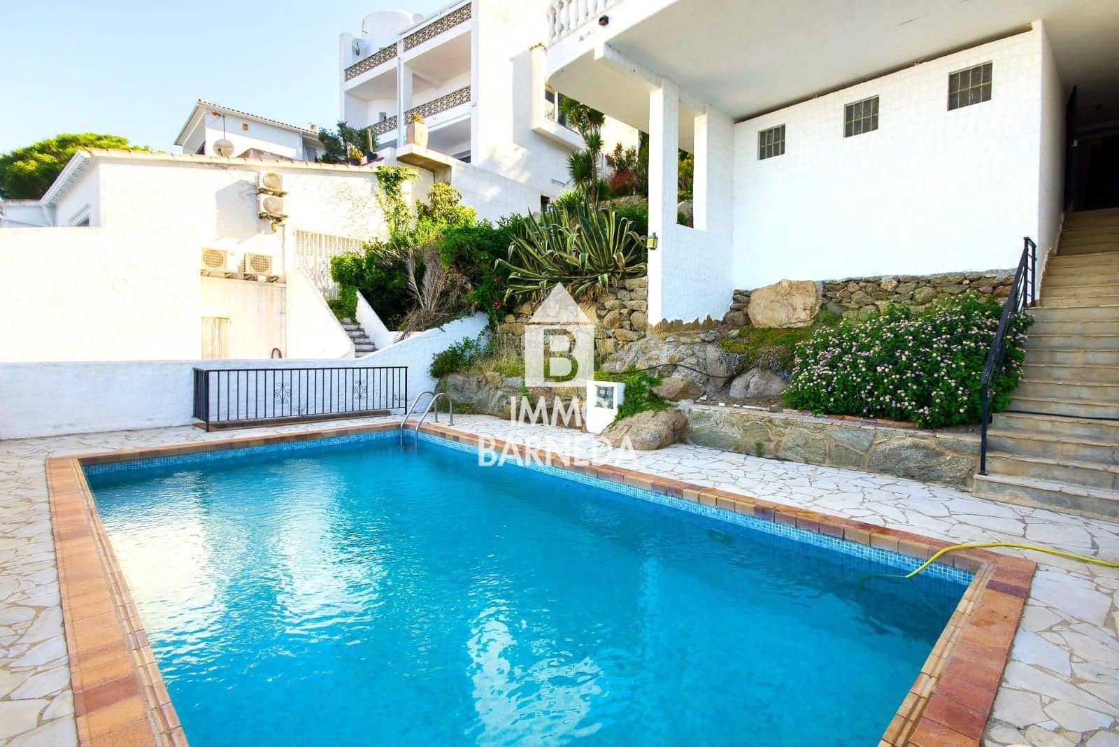2 bedroom Flat for sale in Roses with pool - € 499,000 (Ref: 9066912)