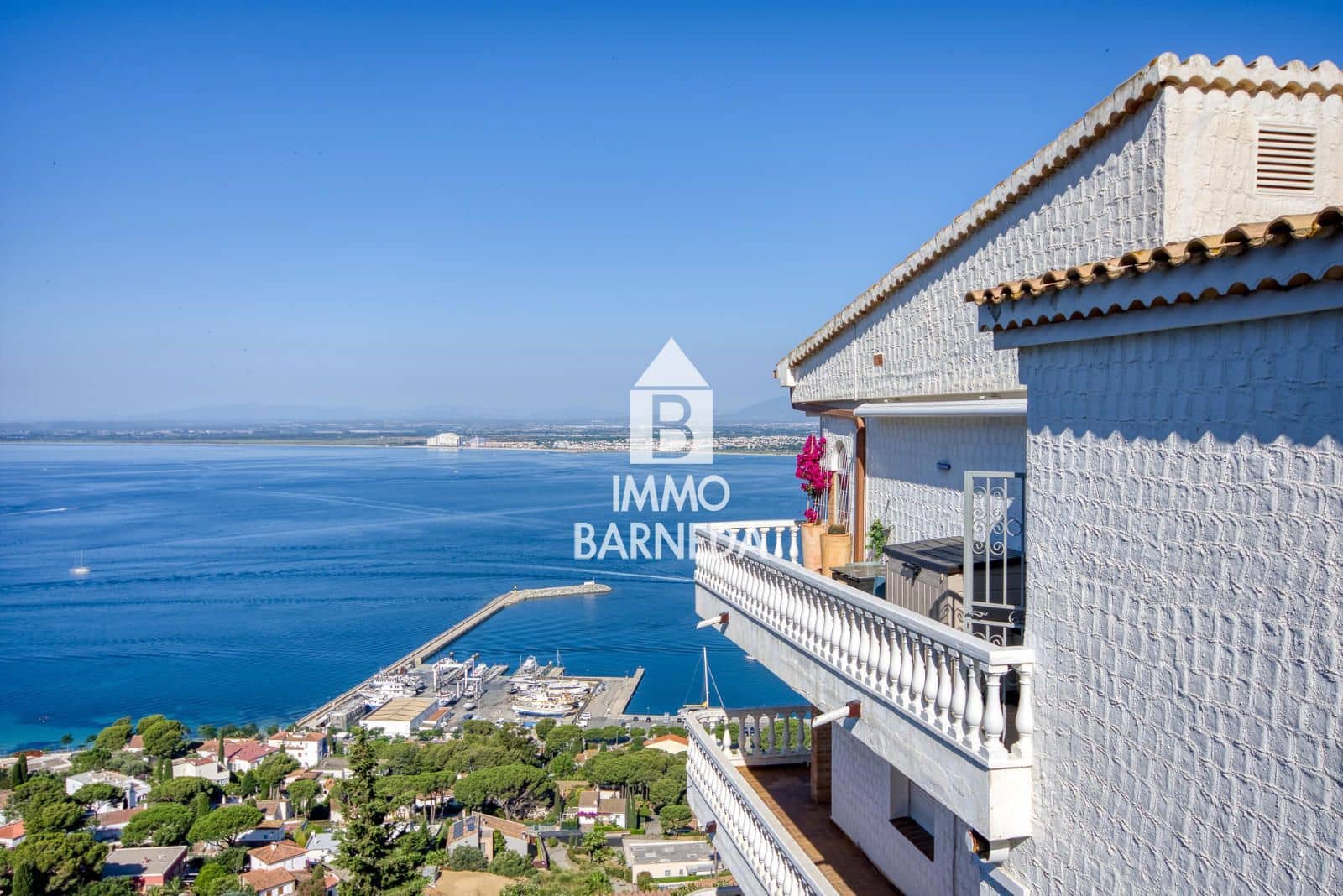 2 bedroom Flat for sale in Roses with pool - € 499,000 (Ref: 9066912)