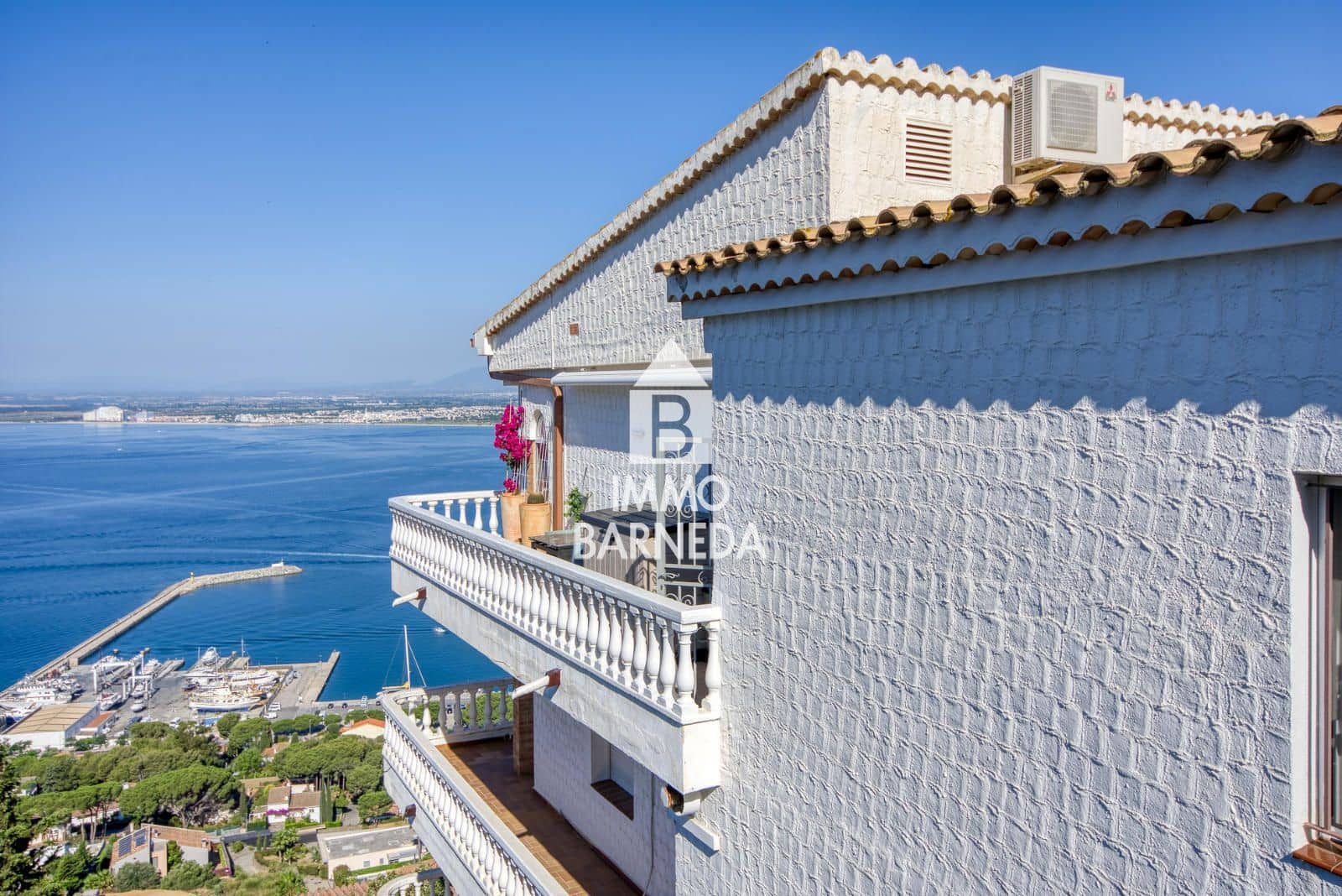 2 bedroom Flat for sale in Roses with pool - € 499,000 (Ref: 9066912)