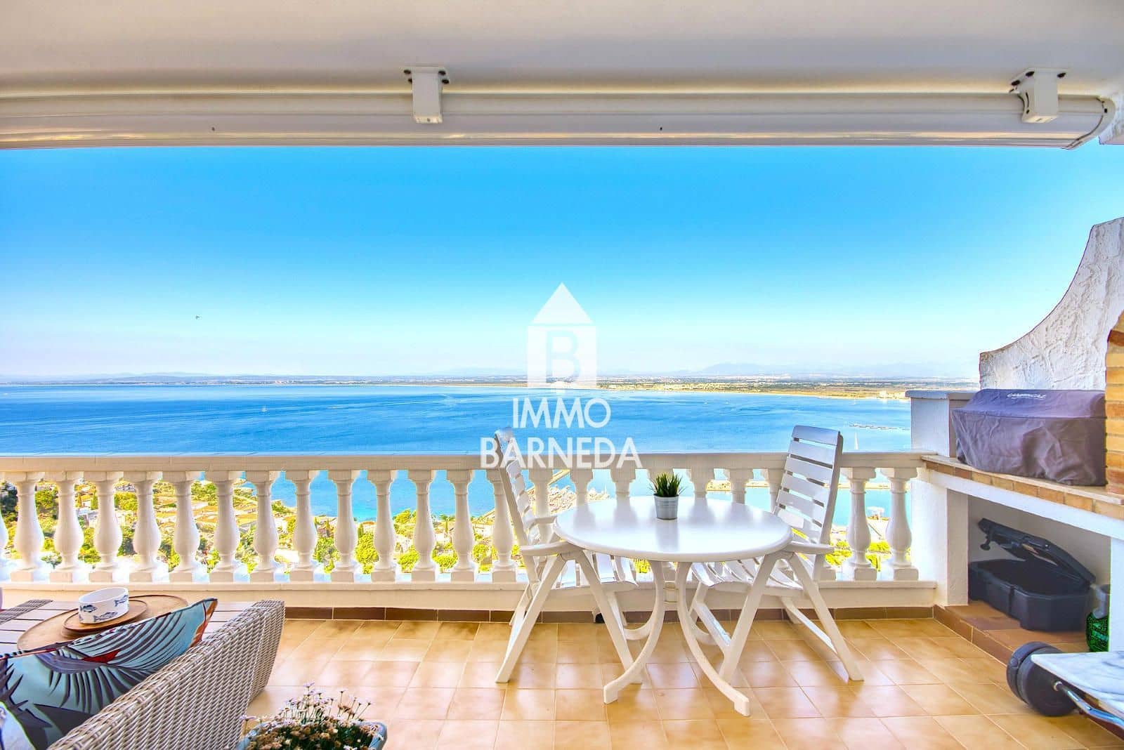 2 bedroom Flat for sale in Roses with pool - € 499,000 (Ref: 9066912)