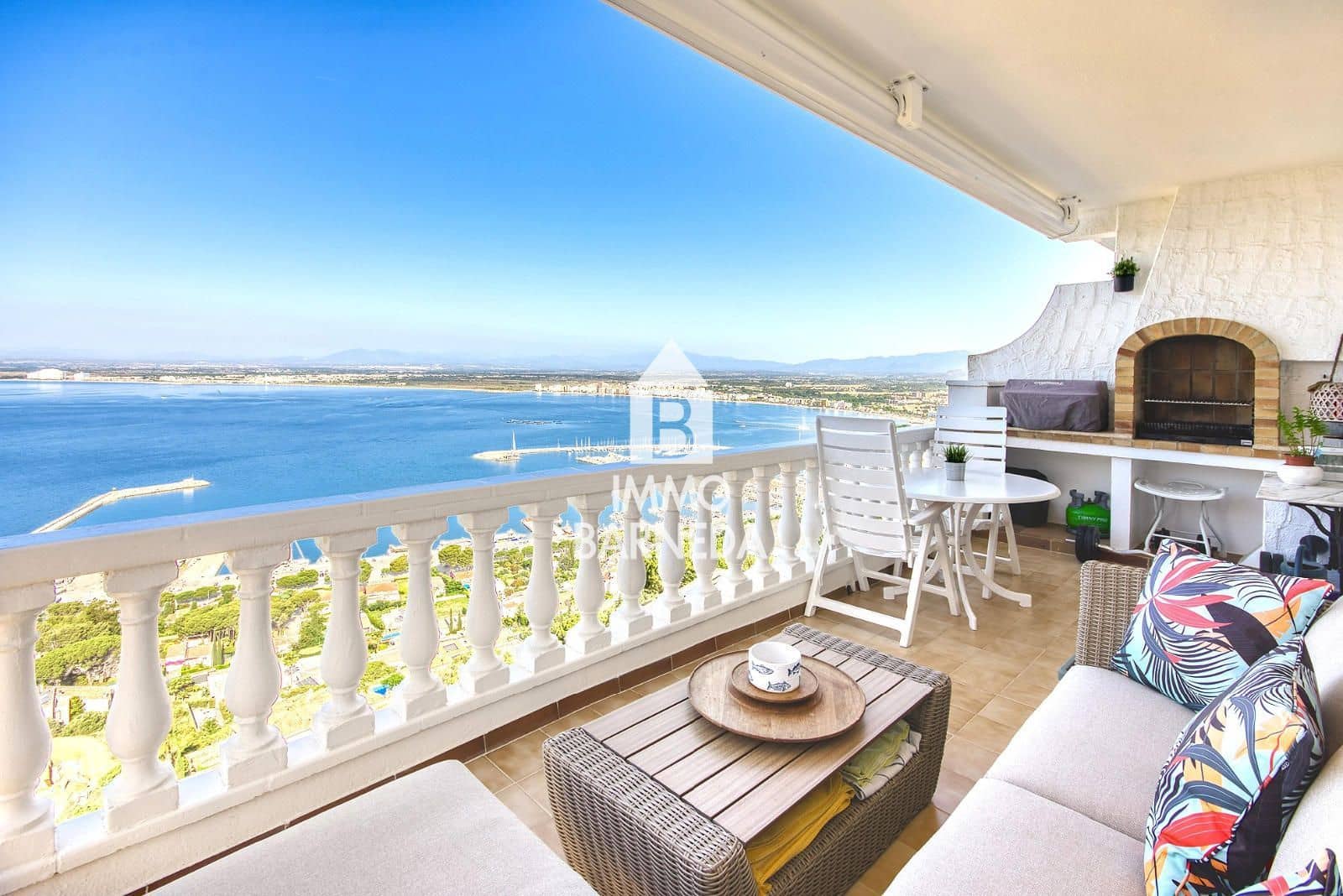 2 bedroom Flat for sale in Roses with pool - € 499,000 (Ref: 9066912)