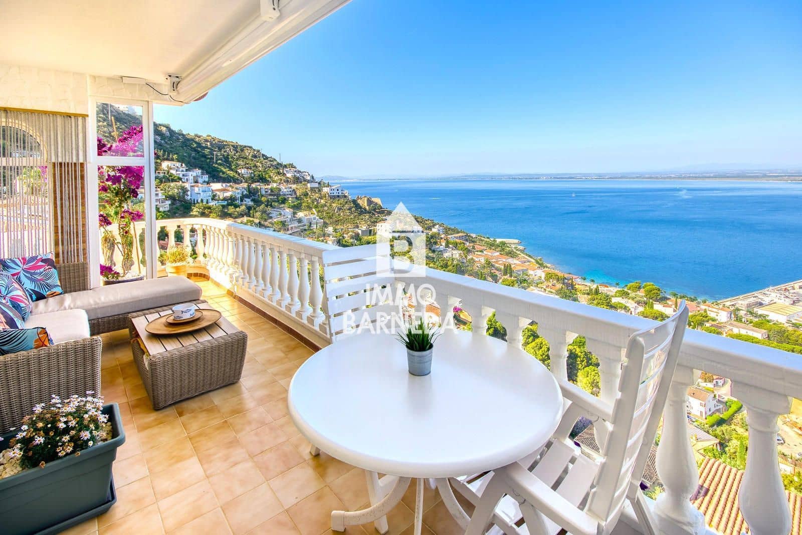 2 bedroom Flat for sale in Roses with pool - € 499,000 (Ref: 9066912)