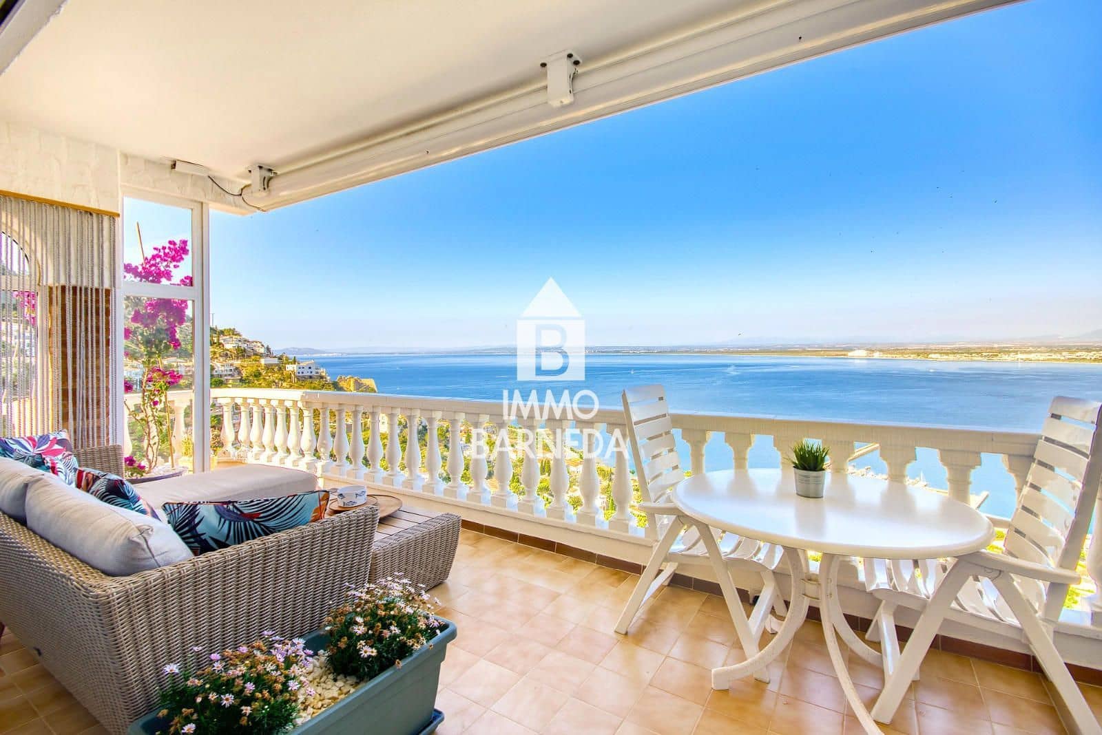 2 bedroom Flat for sale in Roses with pool - € 499,000 (Ref: 9066912)