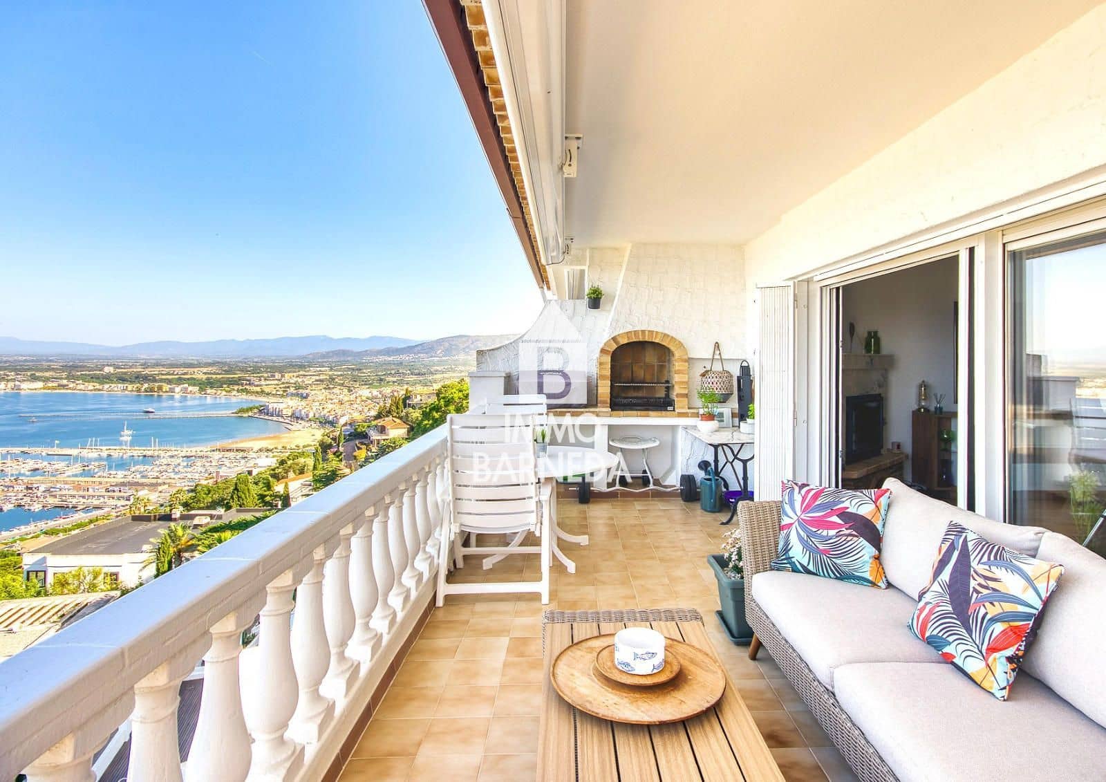 2 bedroom Flat for sale in Roses with pool - € 499,000 (Ref: 9066912)