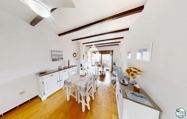 2 bedroom Flat for sale in Empuriabrava, Castelló d'Empúries with pool garage - € 220,000 (Ref: 9072307)