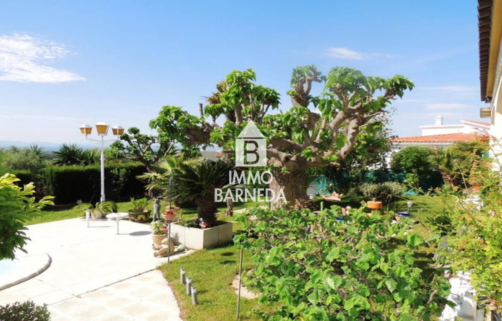 4 bedroom Villa for sale in El Mas Fumats with pool garage - € 645,000 (Ref: 9075478)