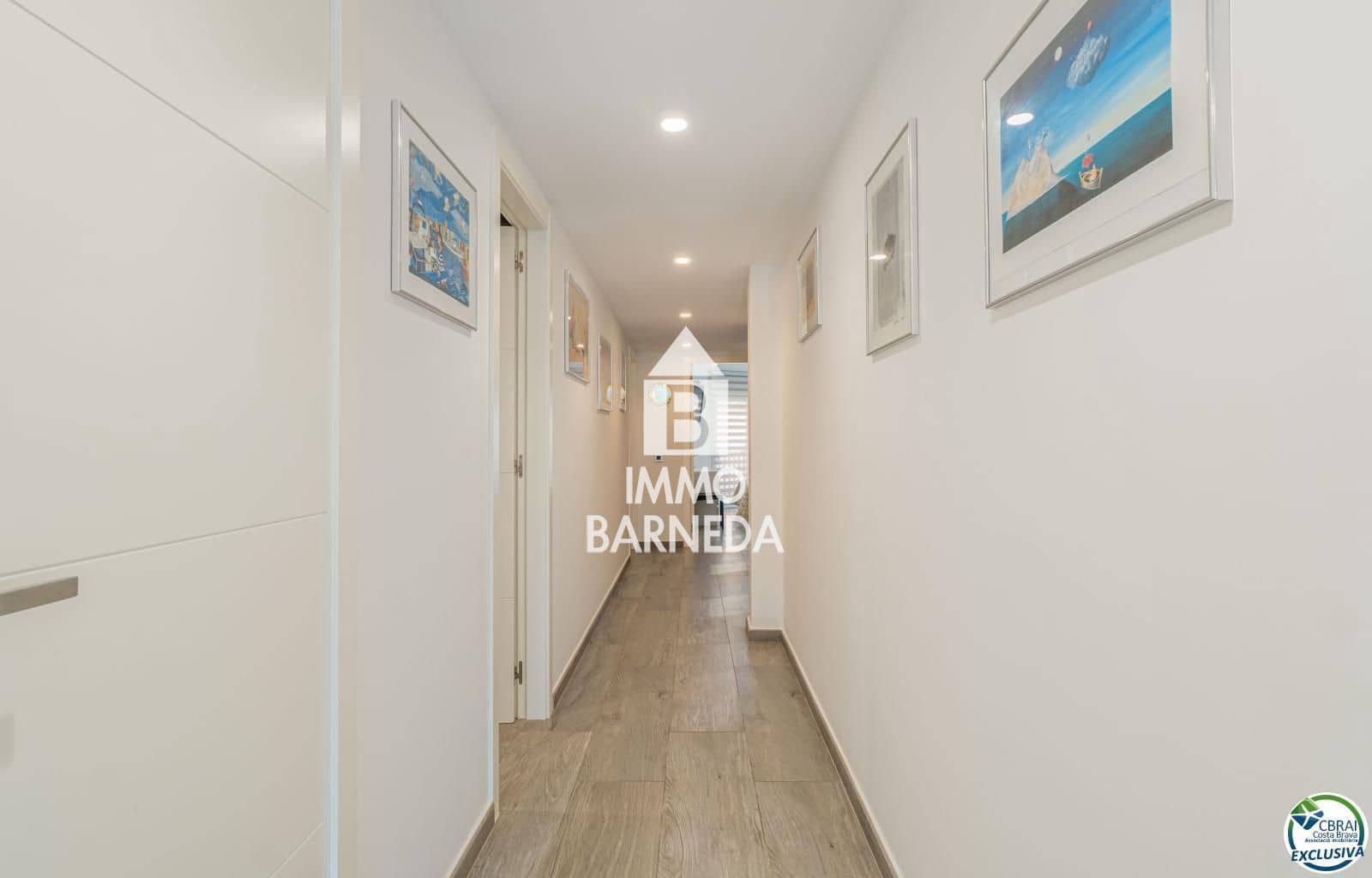 2 bedroom Flat for sale in Roses with garage - € 600,000 (Ref: 9104045)