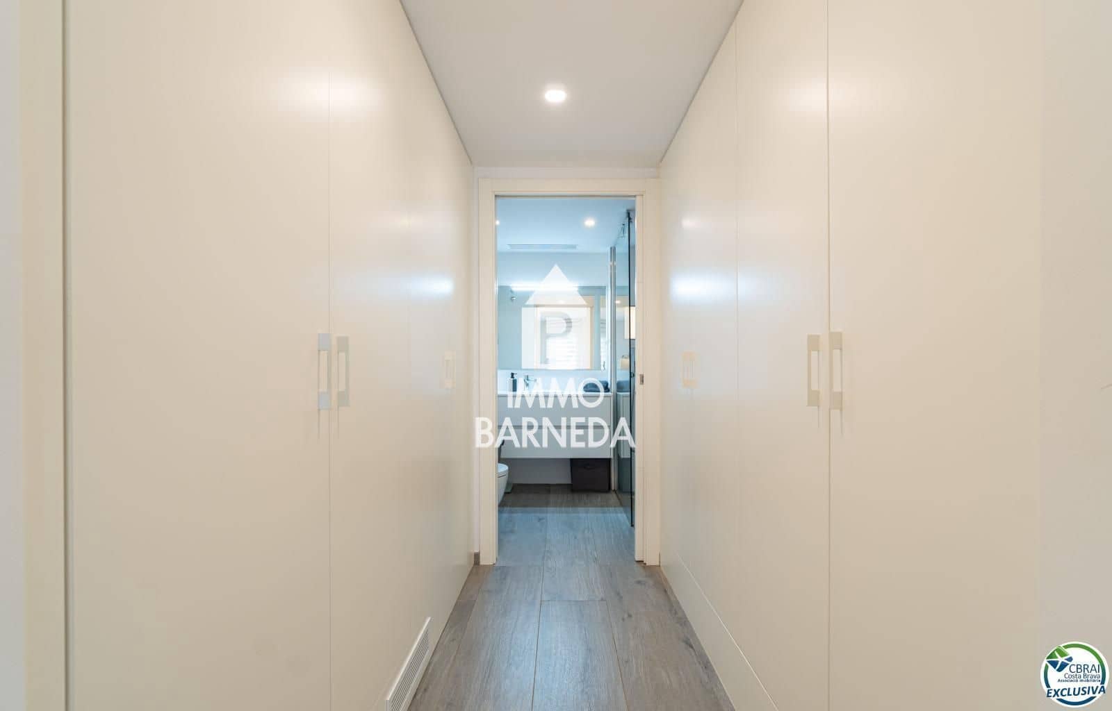 2 bedroom Flat for sale in Roses with garage - € 600,000 (Ref: 9104045)