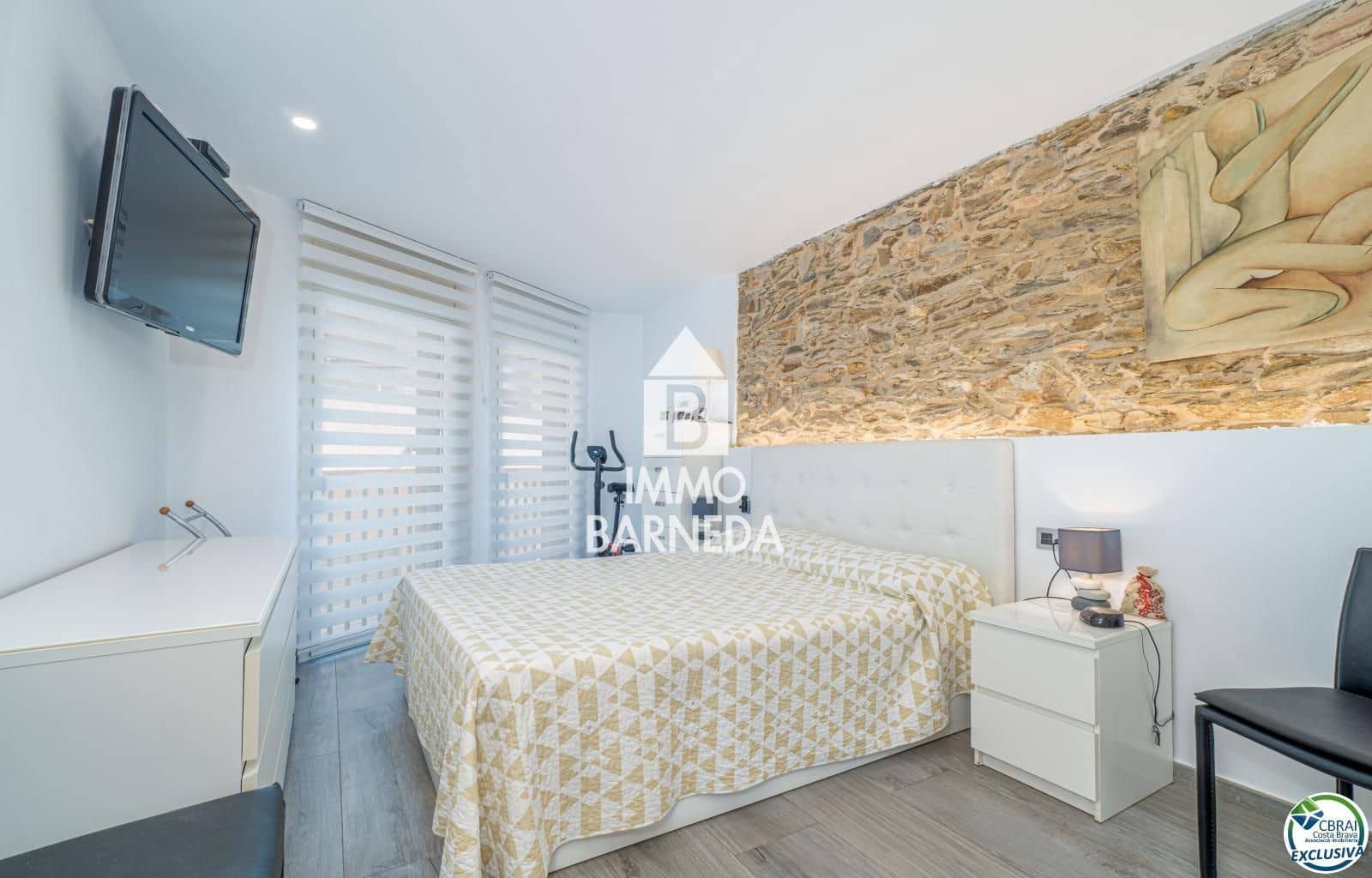 2 bedroom Flat for sale in Roses with garage - € 600,000 (Ref: 9104045)