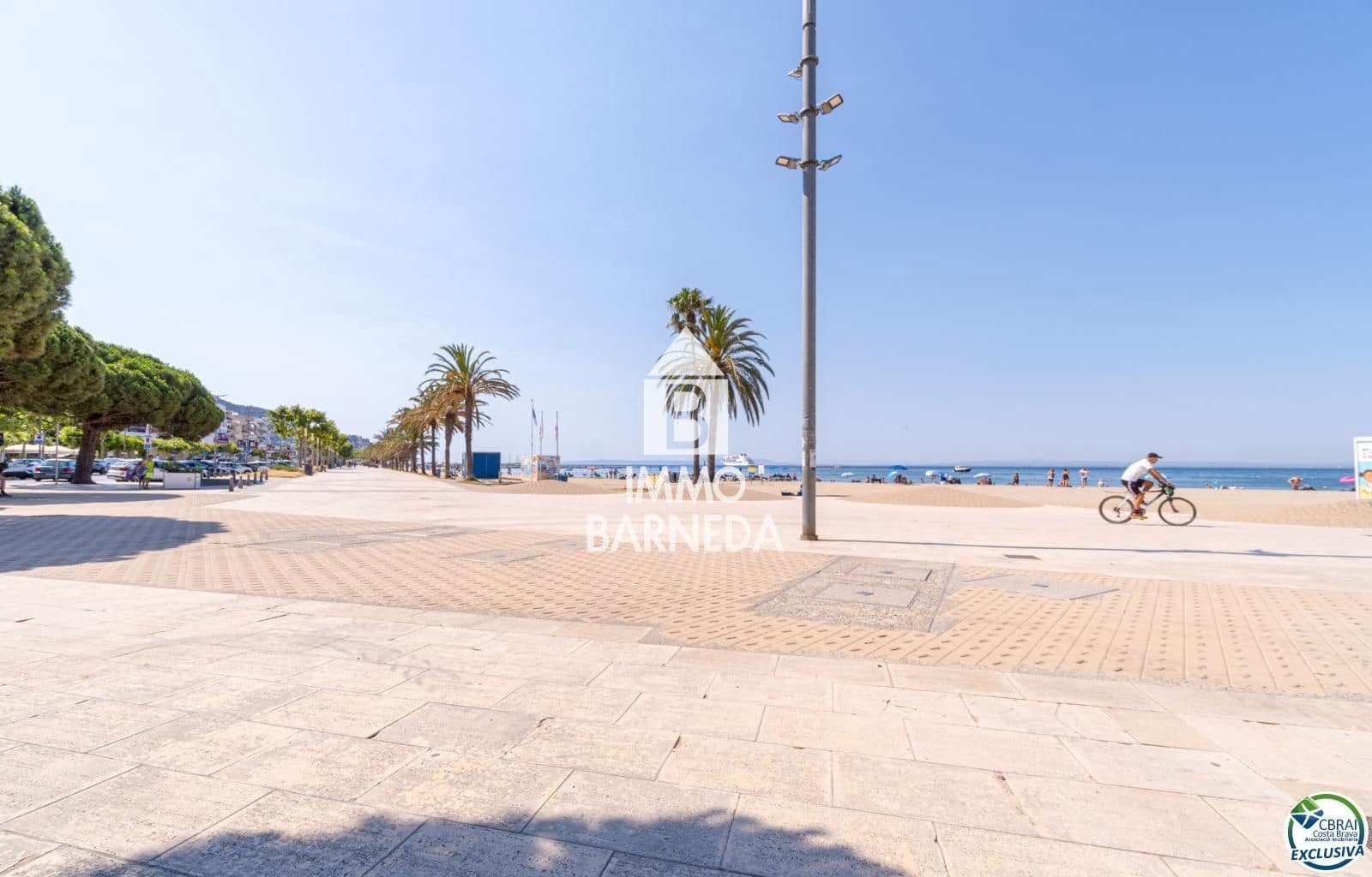 2 bedroom Flat for sale in Roses with garage - € 600,000 (Ref: 9104045)