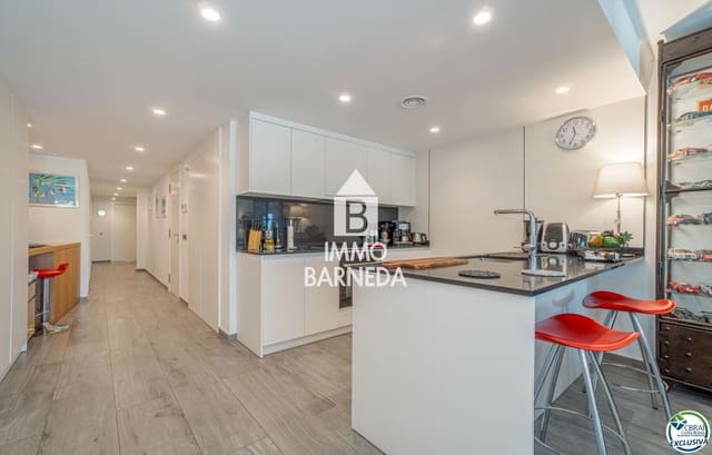 2 bedroom Flat for sale in Roses with garage - € 600,000 (Ref: 9104045)