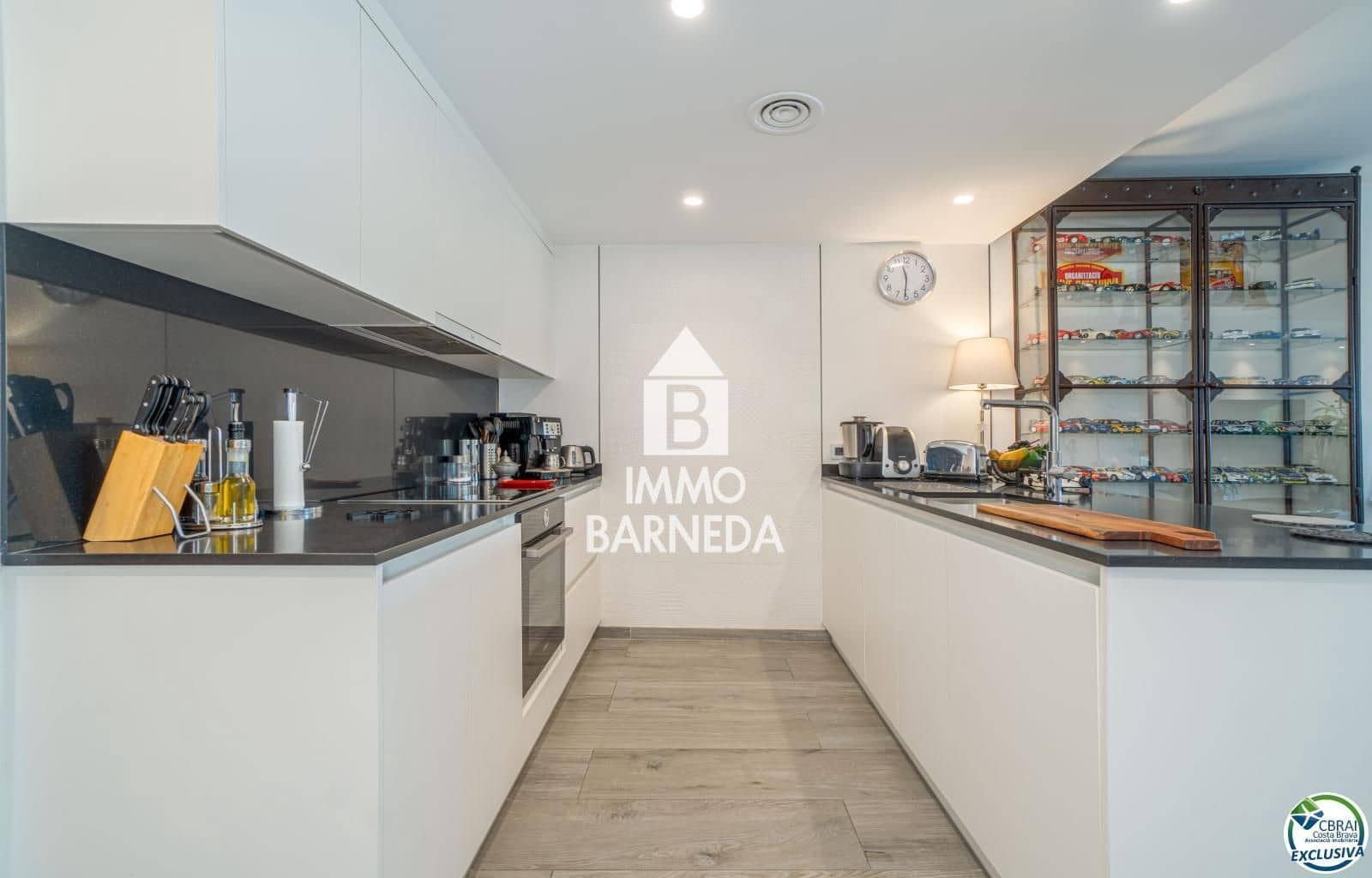 2 bedroom Flat for sale in Roses with garage - € 600,000 (Ref: 9104045)
