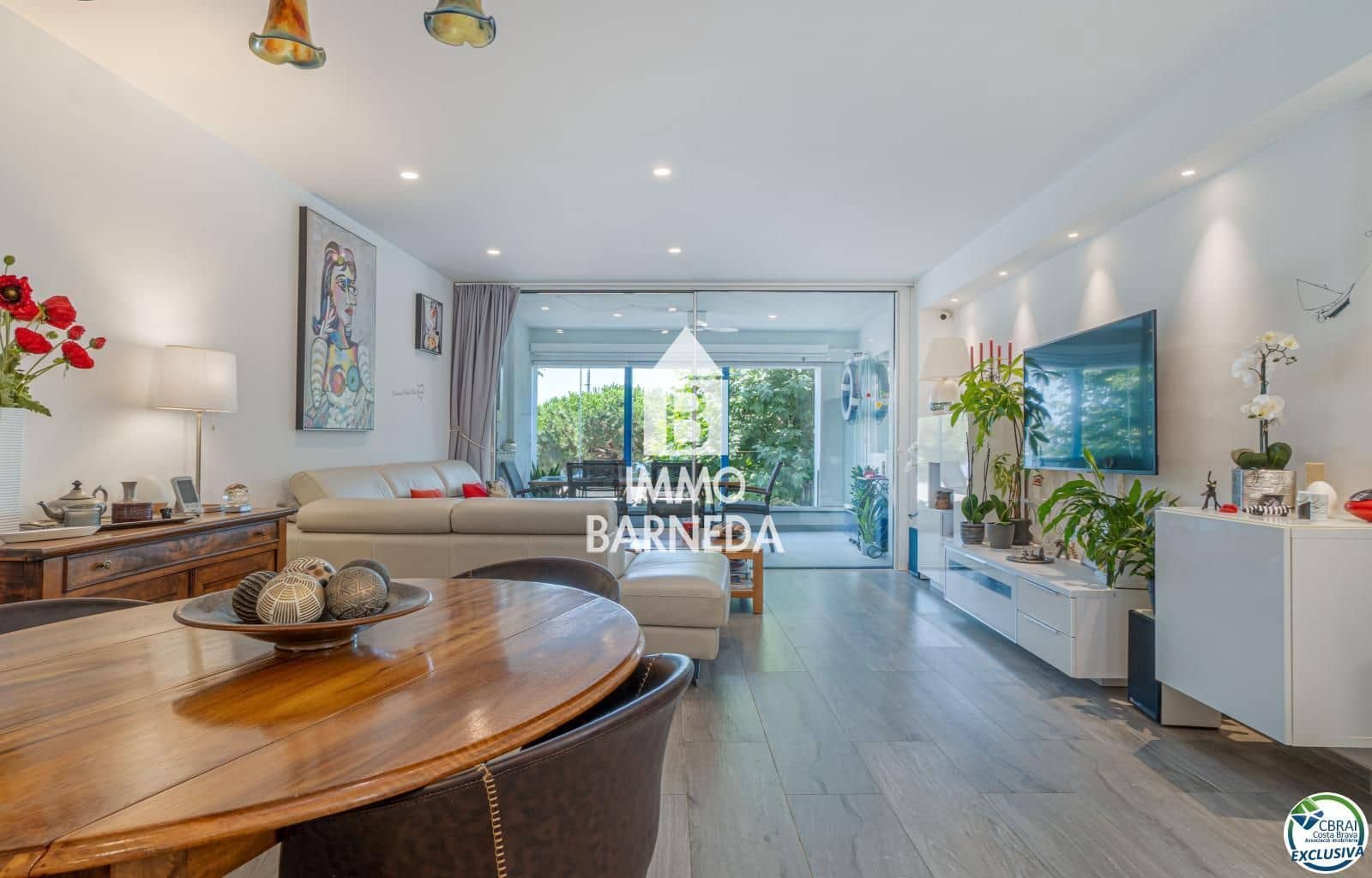 2 bedroom Flat for sale in Roses with garage - € 600,000 (Ref: 9104045)