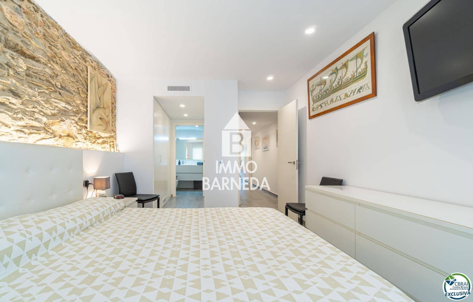 2 bedroom Flat for sale in Roses with garage - € 600,000 (Ref: 9104045)