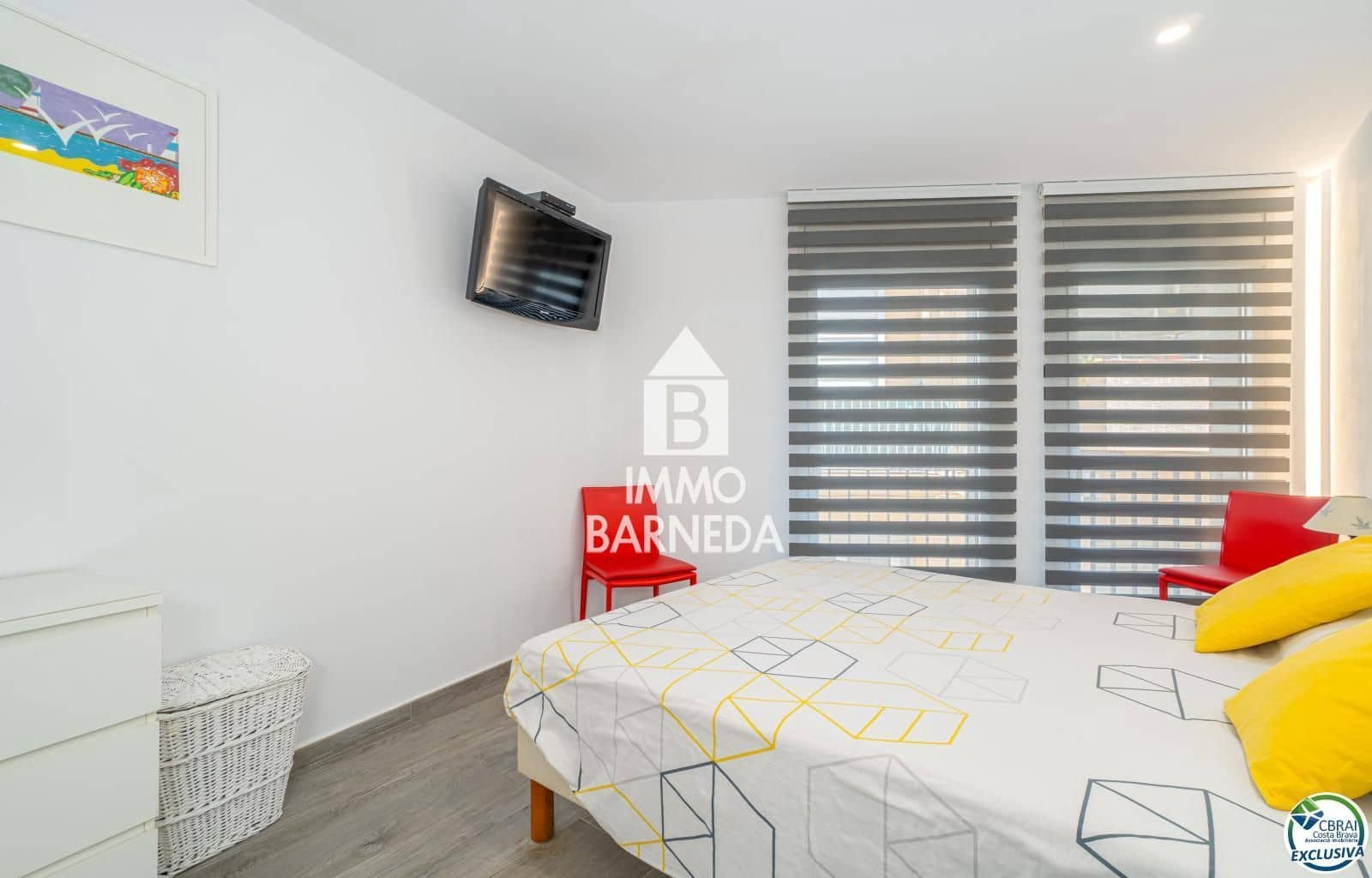2 bedroom Flat for sale in Roses with garage - € 600,000 (Ref: 9104045)