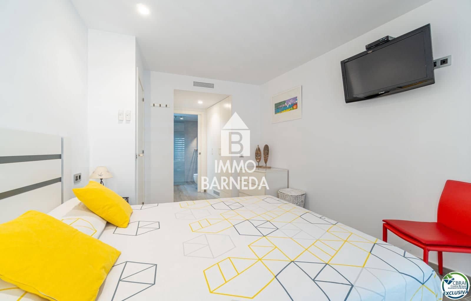 2 bedroom Flat for sale in Roses with garage - € 600,000 (Ref: 9104045)