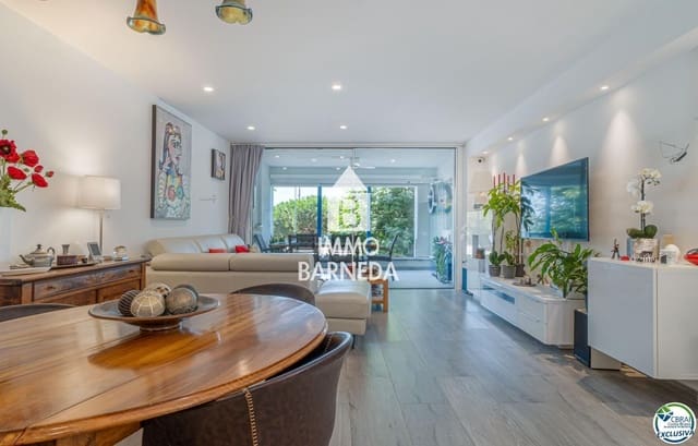 2 bedroom Flat for sale in Roses with garage - € 600,000 (Ref: 9104045)