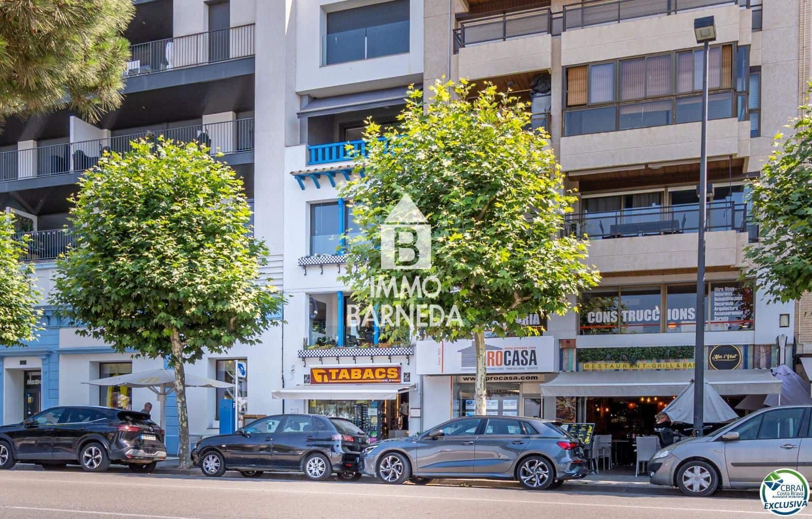 2 bedroom Flat for sale in Roses with garage - € 600,000 (Ref: 9104045)