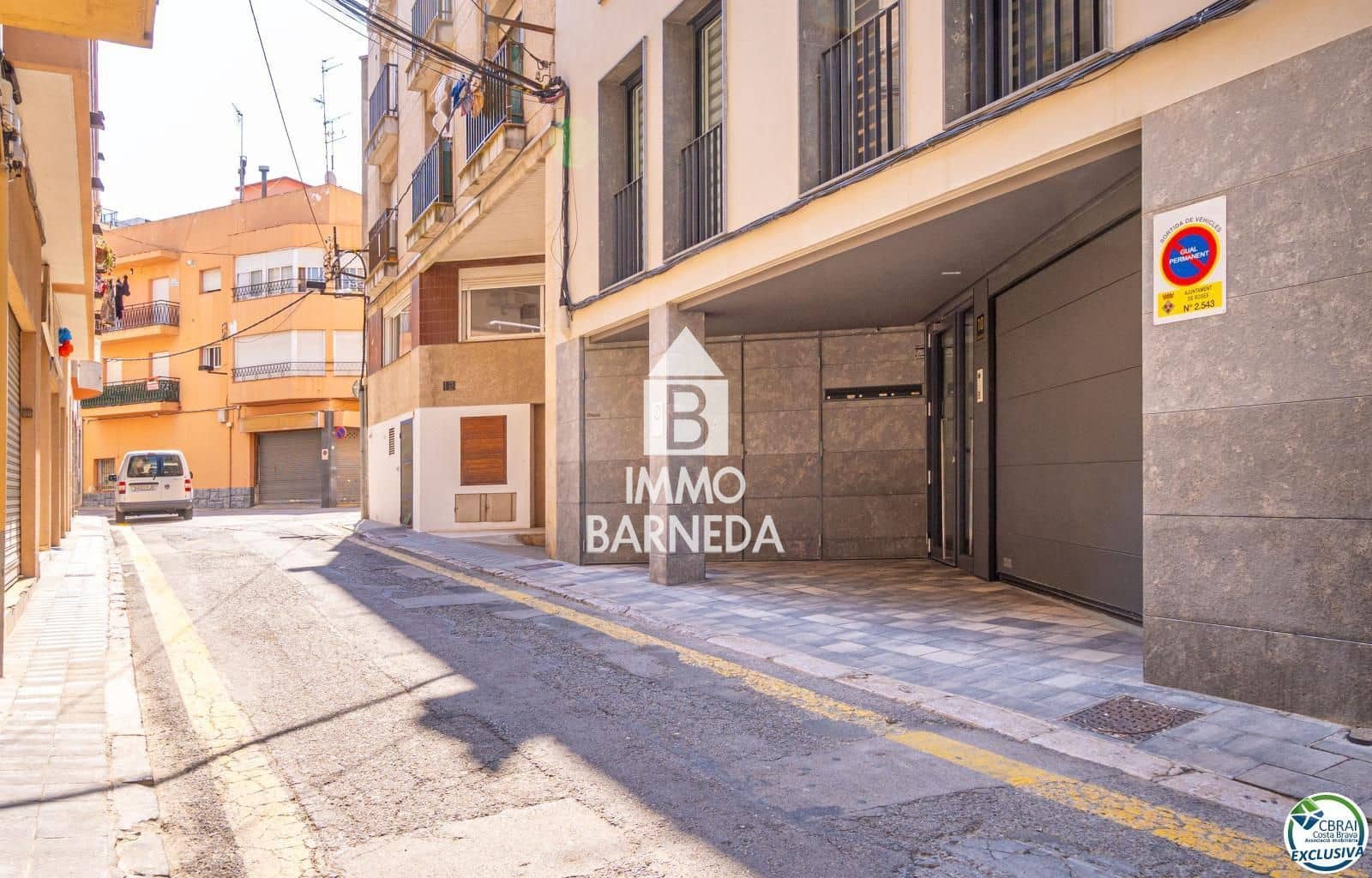 2 bedroom Flat for sale in Roses with garage - € 600,000 (Ref: 9104045)