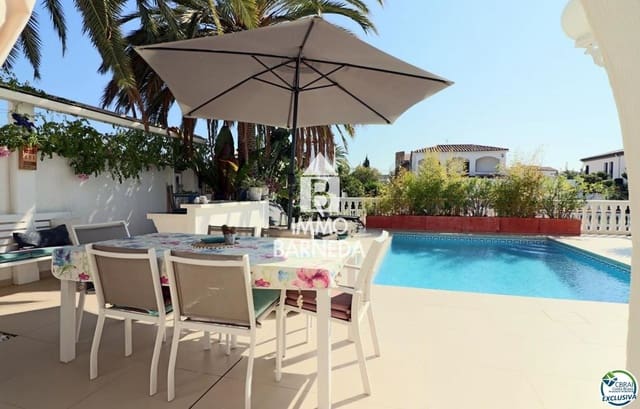 4 soverom Villa til salgs i Empuriabrava, Castelló d'Empúries med svømmebasseng garasje - € 935 000 (Ref: 9105922)