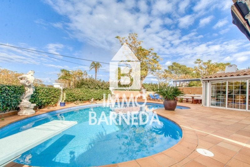 5 soveværelse Villa til salg i Empuriabrava med swimmingpool garage - € 780.000 (Ref: 9108047)