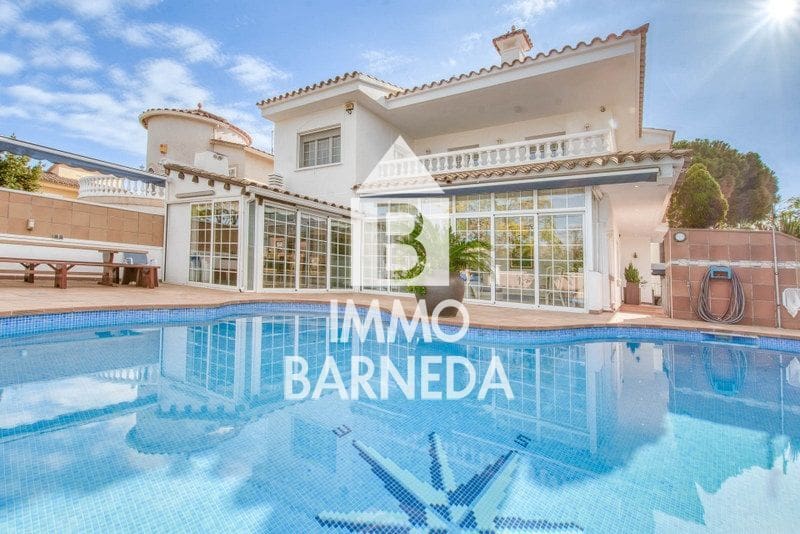 5 soveværelse Villa til salg i Empuriabrava med swimmingpool garage - € 780.000 (Ref: 9108047)