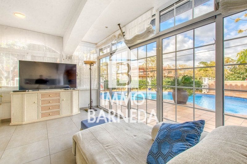 5 soveværelse Villa til salg i Empuriabrava med swimmingpool garage - € 780.000 (Ref: 9108047)