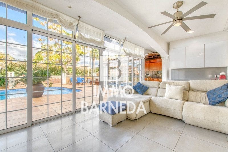 5 soveværelse Villa til salg i Empuriabrava med swimmingpool garage - € 780.000 (Ref: 9108047)