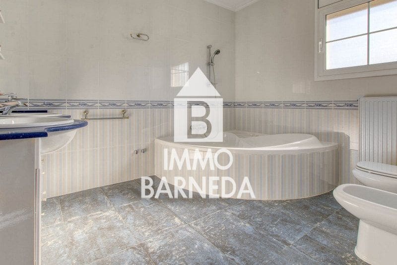 5 soveværelse Villa til salg i Empuriabrava med swimmingpool garage - € 780.000 (Ref: 9108047)
