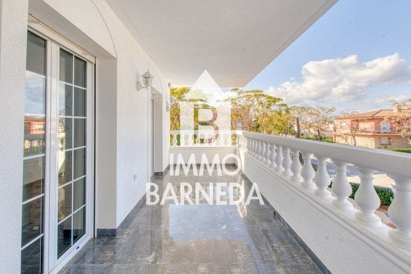5 soveværelse Villa til salg i Empuriabrava med swimmingpool garage - € 780.000 (Ref: 9108047)