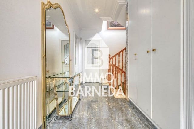 5 makuuhuone Huvila myytävänä paikassa Empuriabrava, Castelló d'Empúries mukana uima-altaan 
autotalli - 780 000 € (Ref: 9108047)