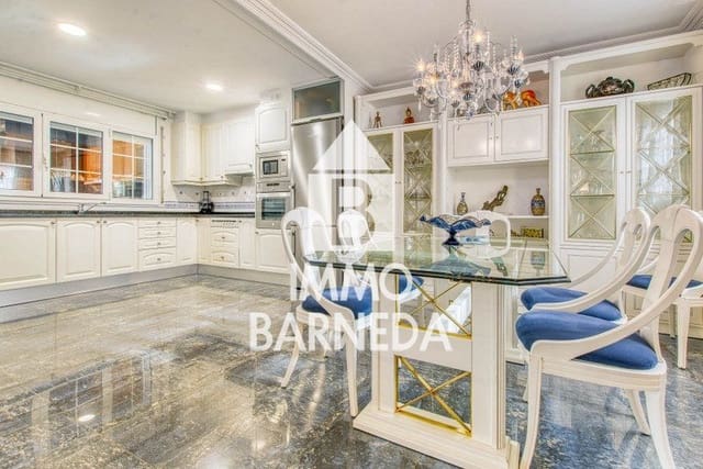 5 makuuhuone Huvila myytävänä paikassa Empuriabrava, Castelló d'Empúries mukana uima-altaan 
autotalli - 780 000 € (Ref: 9108047)