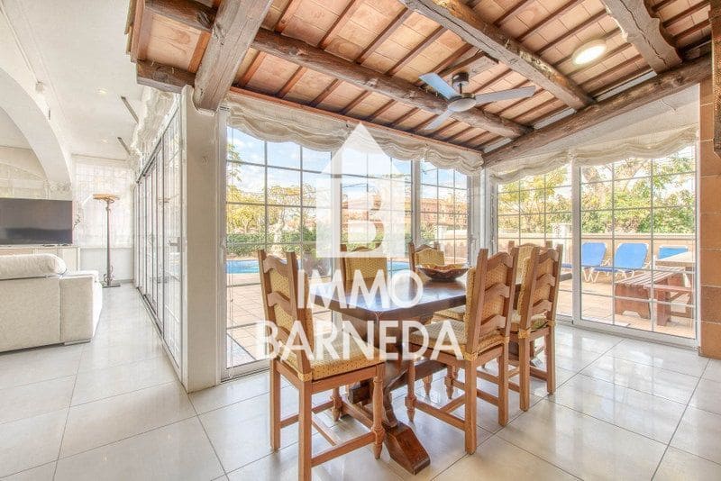 5 soveværelse Villa til salg i Empuriabrava med swimmingpool garage - € 780.000 (Ref: 9108047)