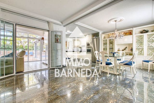 5 makuuhuone Huvila myytävänä paikassa Empuriabrava, Castelló d'Empúries mukana uima-altaan 
autotalli - 780 000 € (Ref: 9108047)