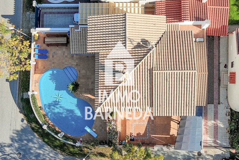 5 soveværelse Villa til salg i Empuriabrava med swimmingpool garage - € 780.000 (Ref: 9108047)