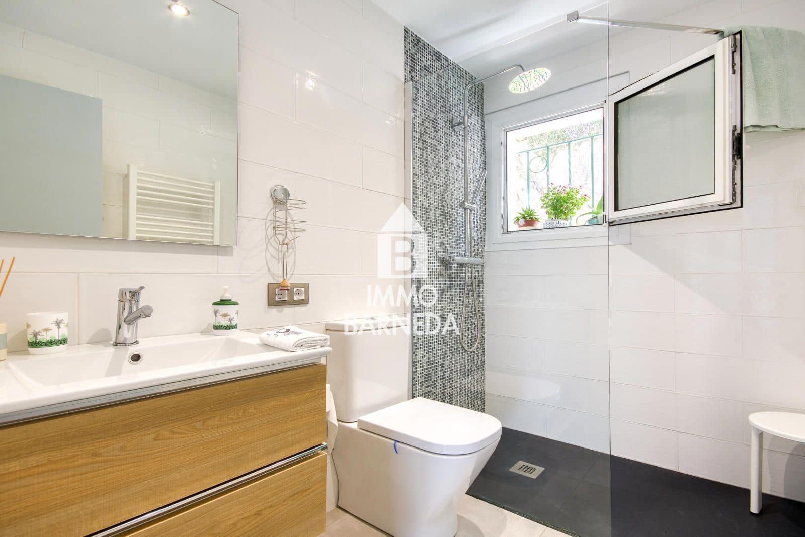 3 bedroom Flat for sale in Roses with garage - € 393,000 (Ref: 9108230)