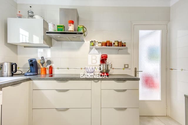 3 bedroom Flat for sale in Roses with garage - € 393,000 (Ref: 9108230)