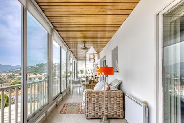 3 bedroom Flat for sale in Roses with garage - € 393,000 (Ref: 9108230)