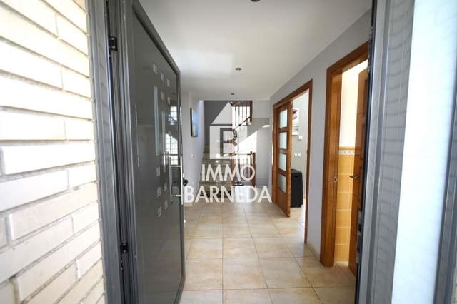4 bedroom Villa for sale in Roses with pool garage - € 500,000 (Ref: 9111015)