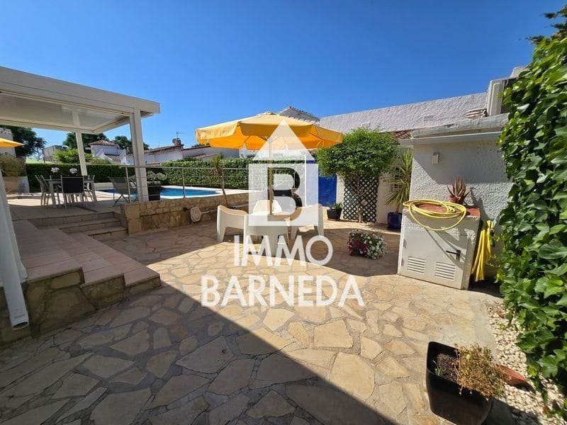 4 soveværelse Villa til salg i Empuriabrava med swimmingpool garage - € 570.000 (Ref: 9113526)